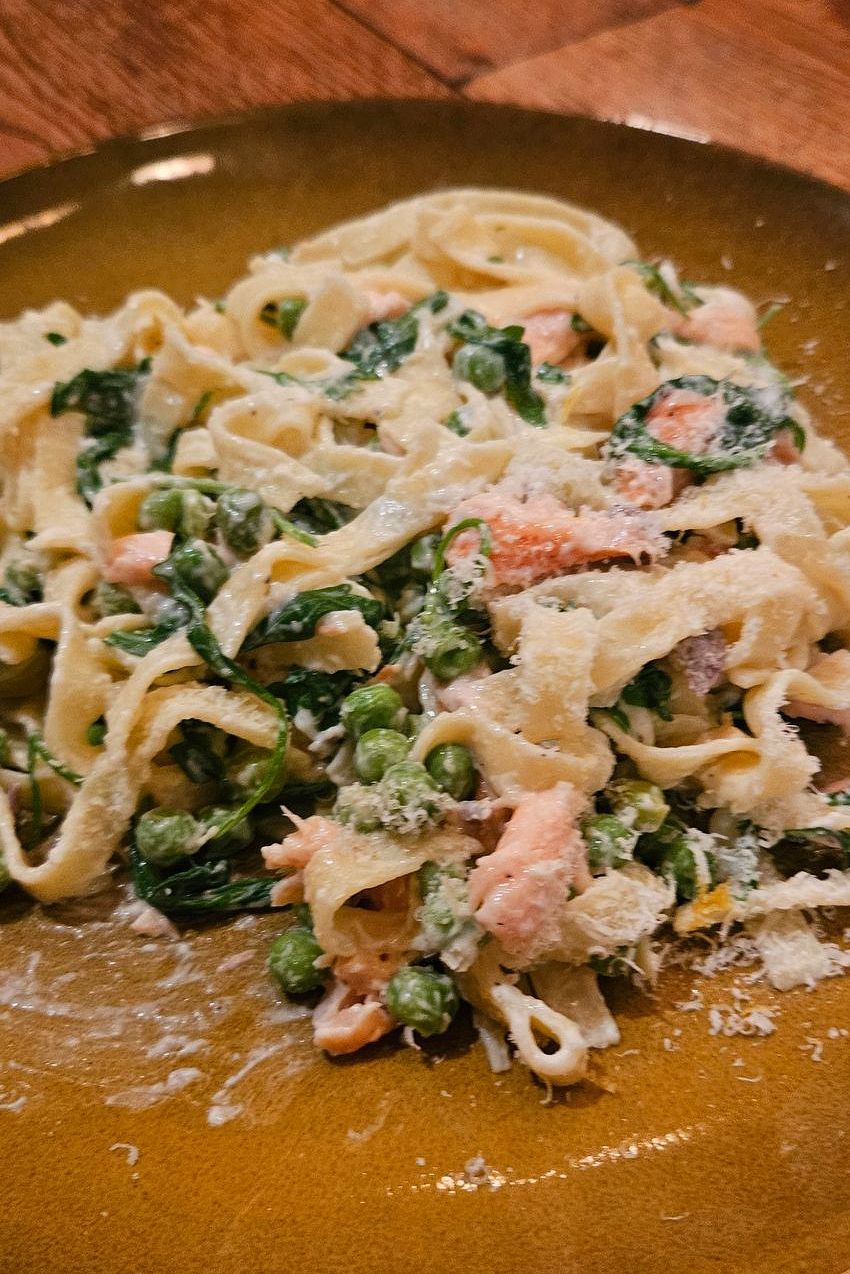 Tagliatelle met gerookte zalm en citroen