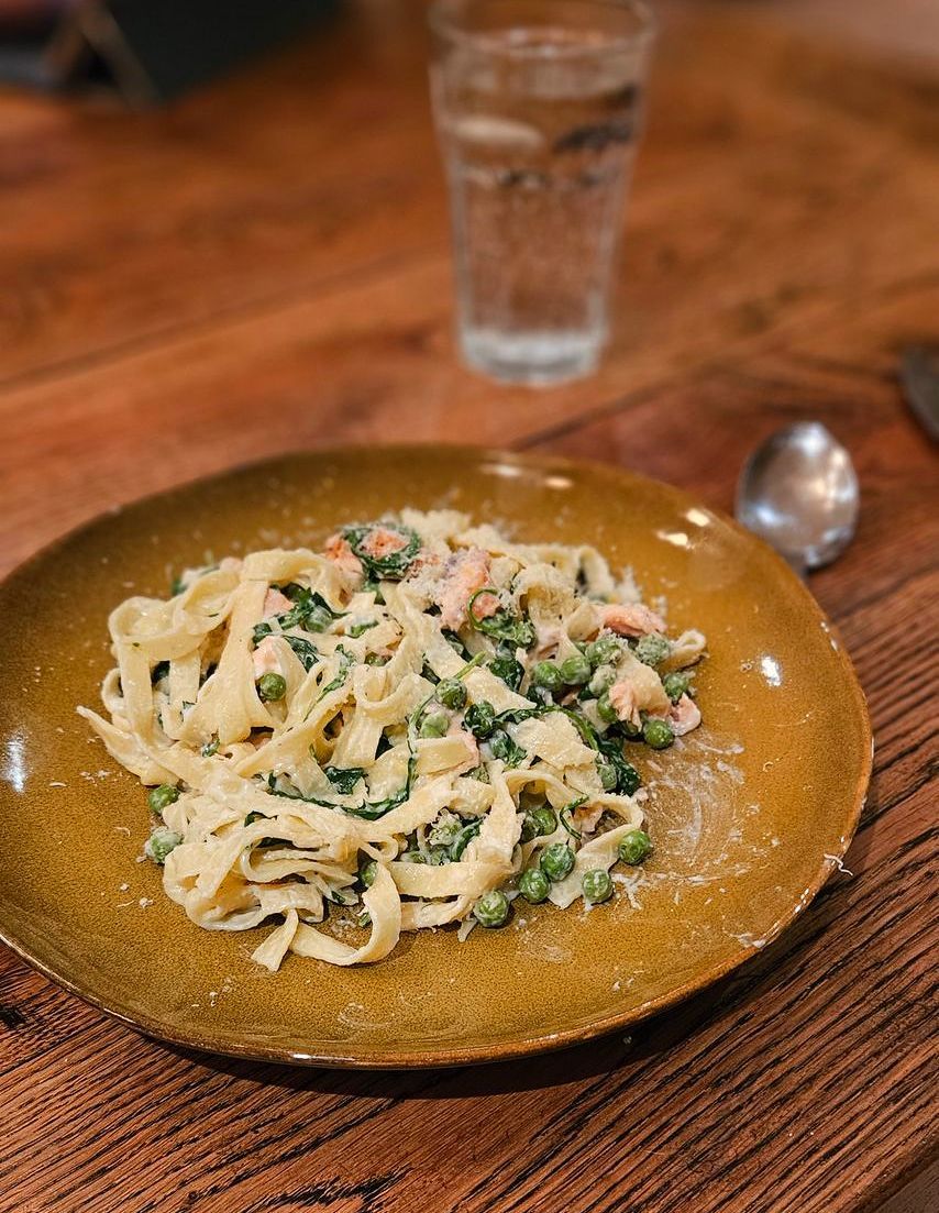 Tagliatelle met gerookte zalm en citroen