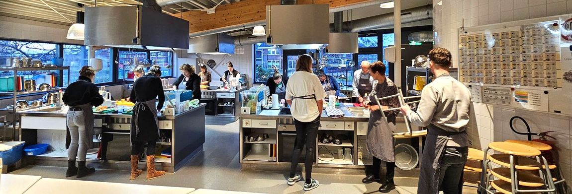 Teambuilding koken voor Stichting Katholiek Onderwijs De Streek.