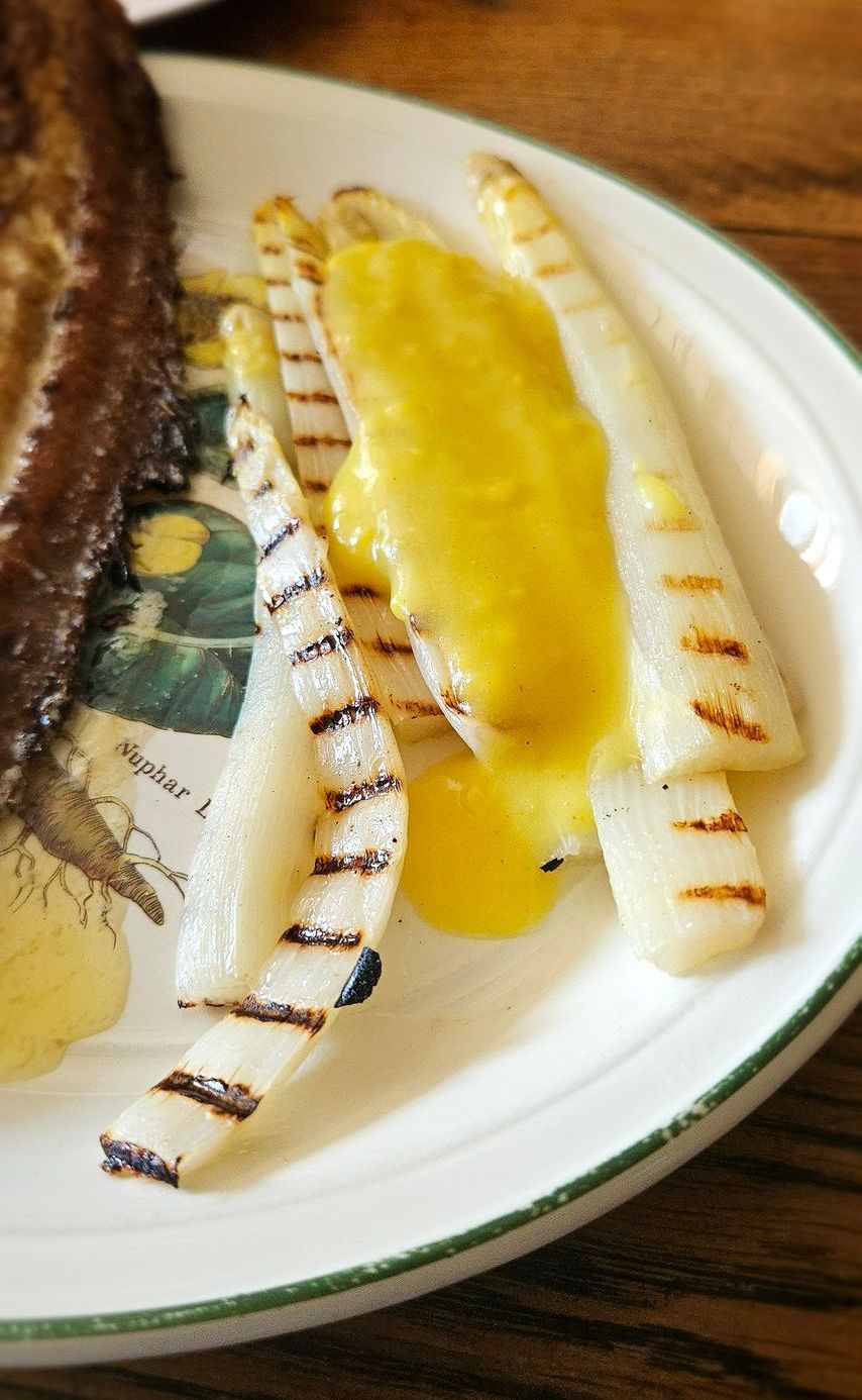 Gegrilde witte  asperges