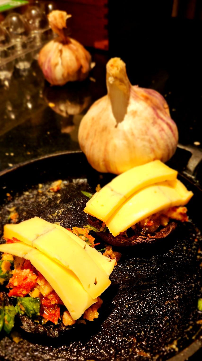 Gegrilde en gevulde portobello