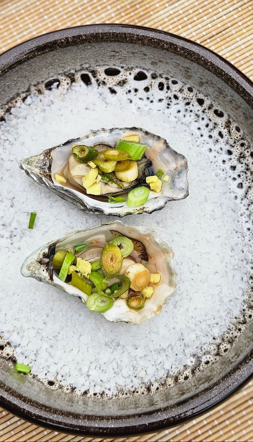 Oesters met Ponzudressing van de BBQ