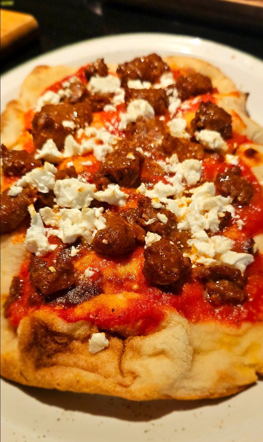 Pinsa met Merguez en Pittihe Harissa Pinsa met Merguez en Pittihe Harissa