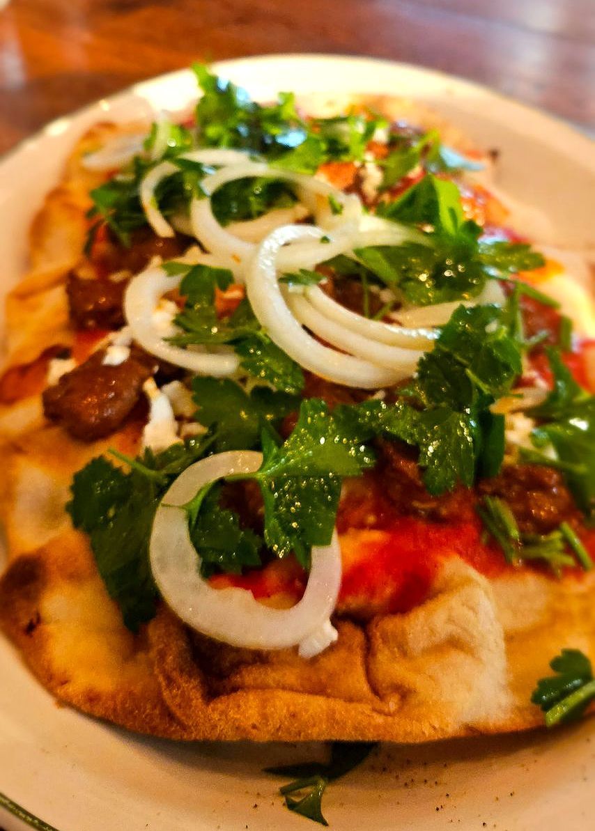 Pinsa met Merguez en Pittihe Harissa Pinsa met Merguez en Pittihe Harissa