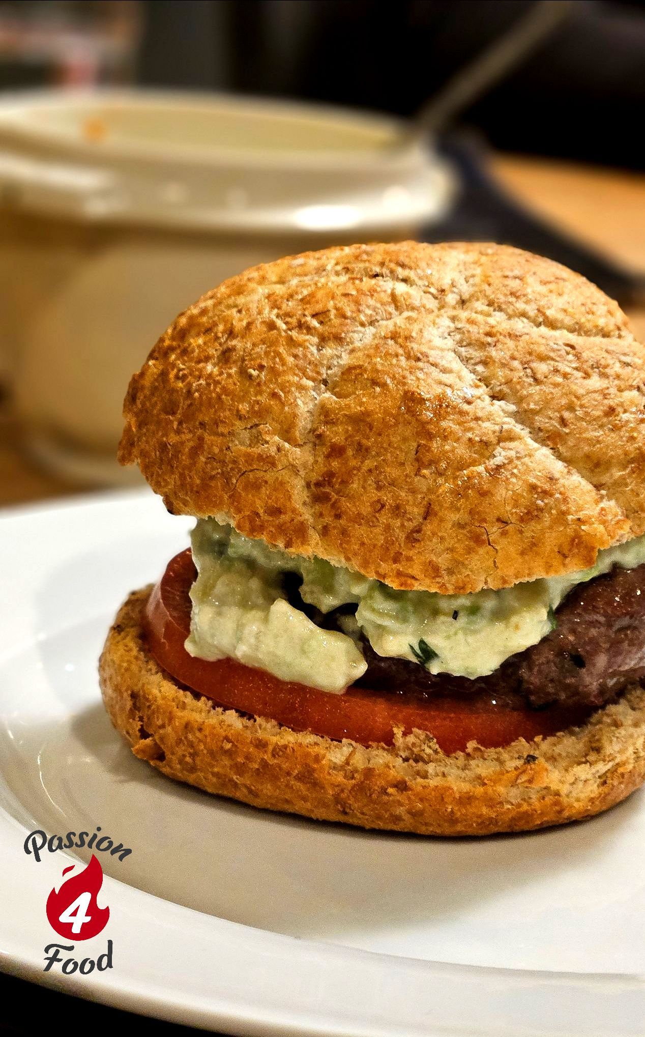 Californiaburger met avocadodip Californiaburger met avocadodip