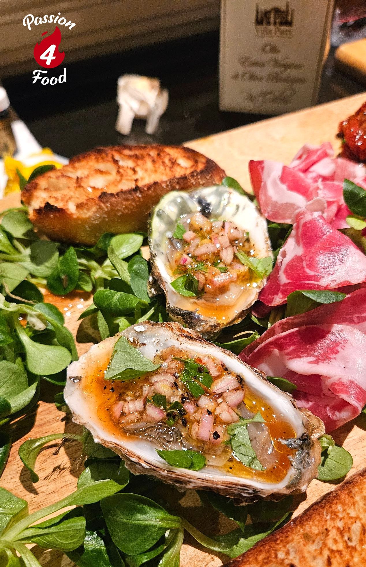 Ostriche con vinaigrette al basilico e scalogno