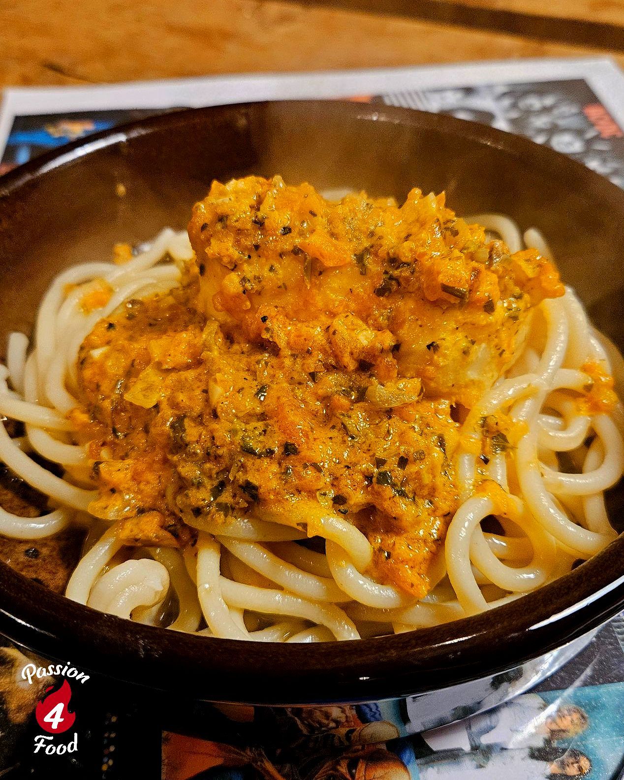 FILETTO DI MERLUZZO CON SALSA DI POMODORO E AGLIO