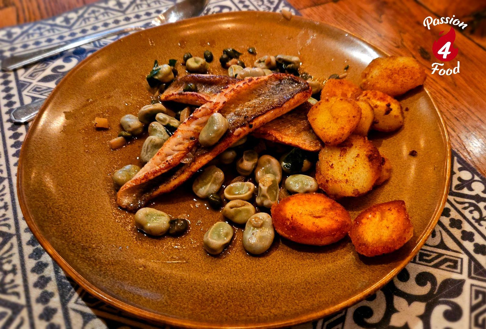Gebakken pietermanfilet met kruidige tuinbonen