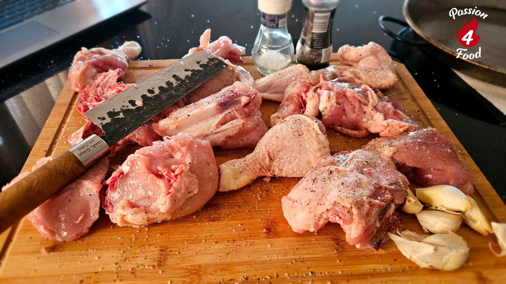 Gallina en Pepitoria con Azafrán Almendras y Cebolla Gallina en Pepitoria con Azafrán Almendras y Cebolla