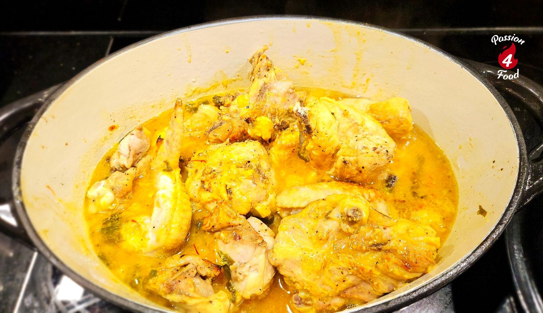 Gallina en Pepitoria con Azafrán Almendras y Cebolla Gallina en Pepitoria con Azafrán Almendras y Cebolla
