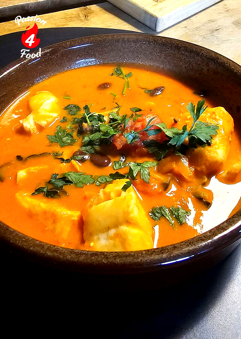 Bacalao con tomate y aceitunas