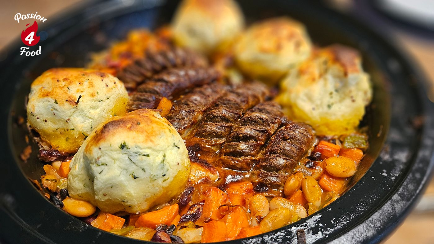 Casserole met worst, bonen en aardappelknoedels