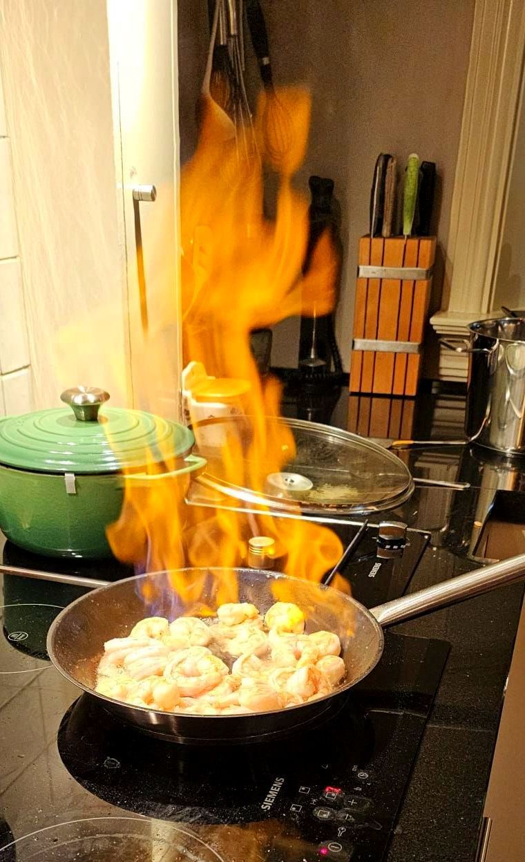 Tagliatelle con gamberi e salsa de panna
