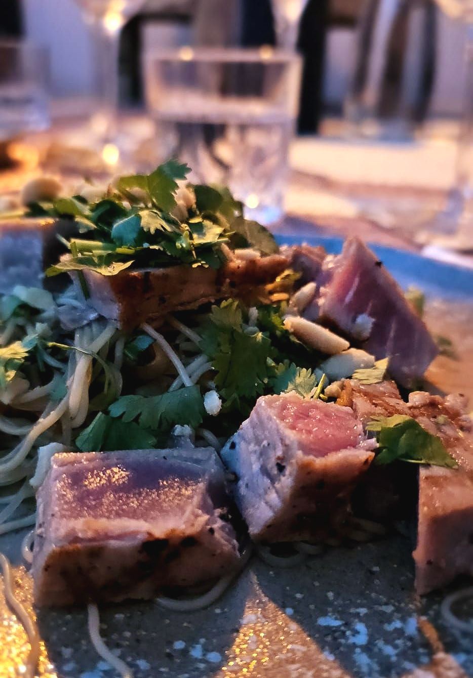 Tonijnsteak met Thaise Rijstnoedelsalade Tonijnsteak met Thaise Rijstnoedelsalade