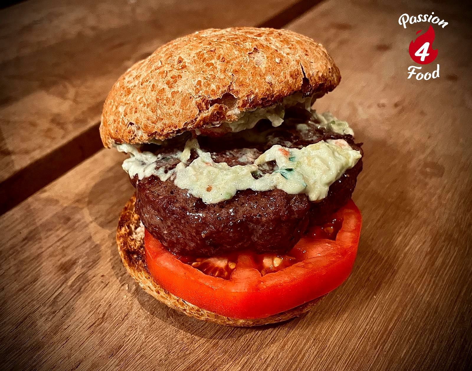 Californiaburger met avocadodip