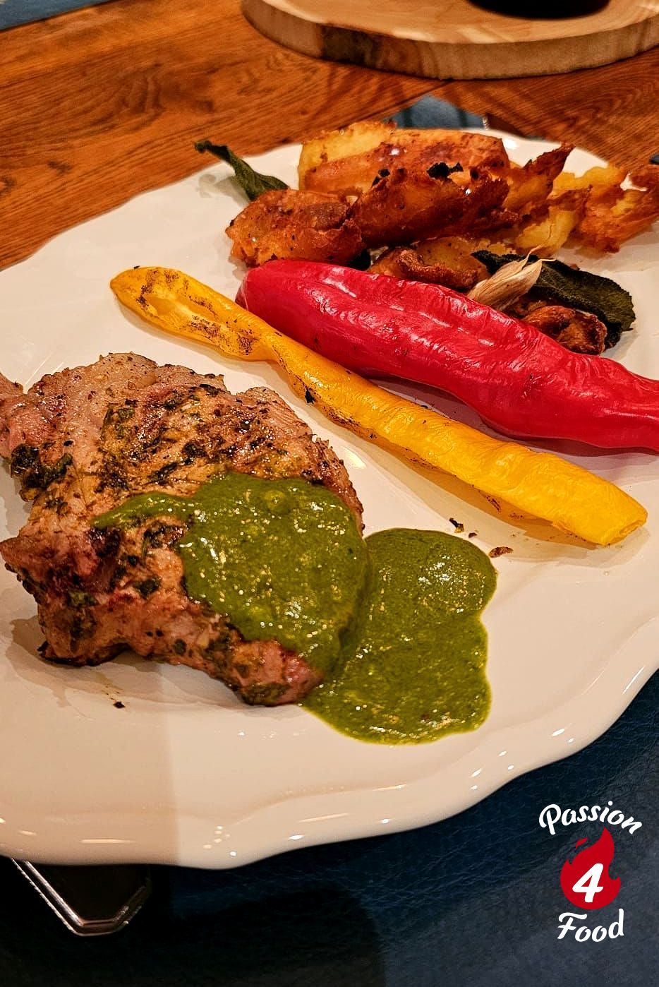 Iberico Koteletten met Gegrilde Paprika's van de BBQ