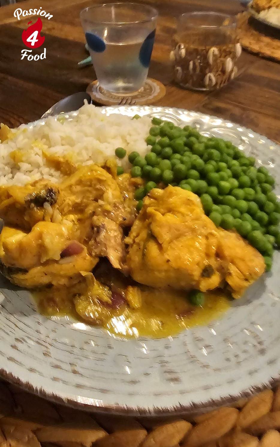 Gallina en Pepitoria con Azafrán Almendras y Cebolla Gallina en Pepitoria con Azafrán Almendras y Cebolla