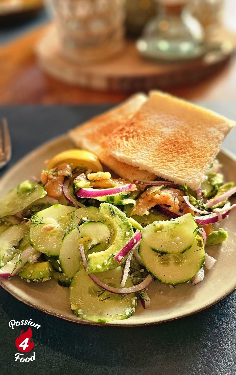 Komkommersalade met gerookte zalm