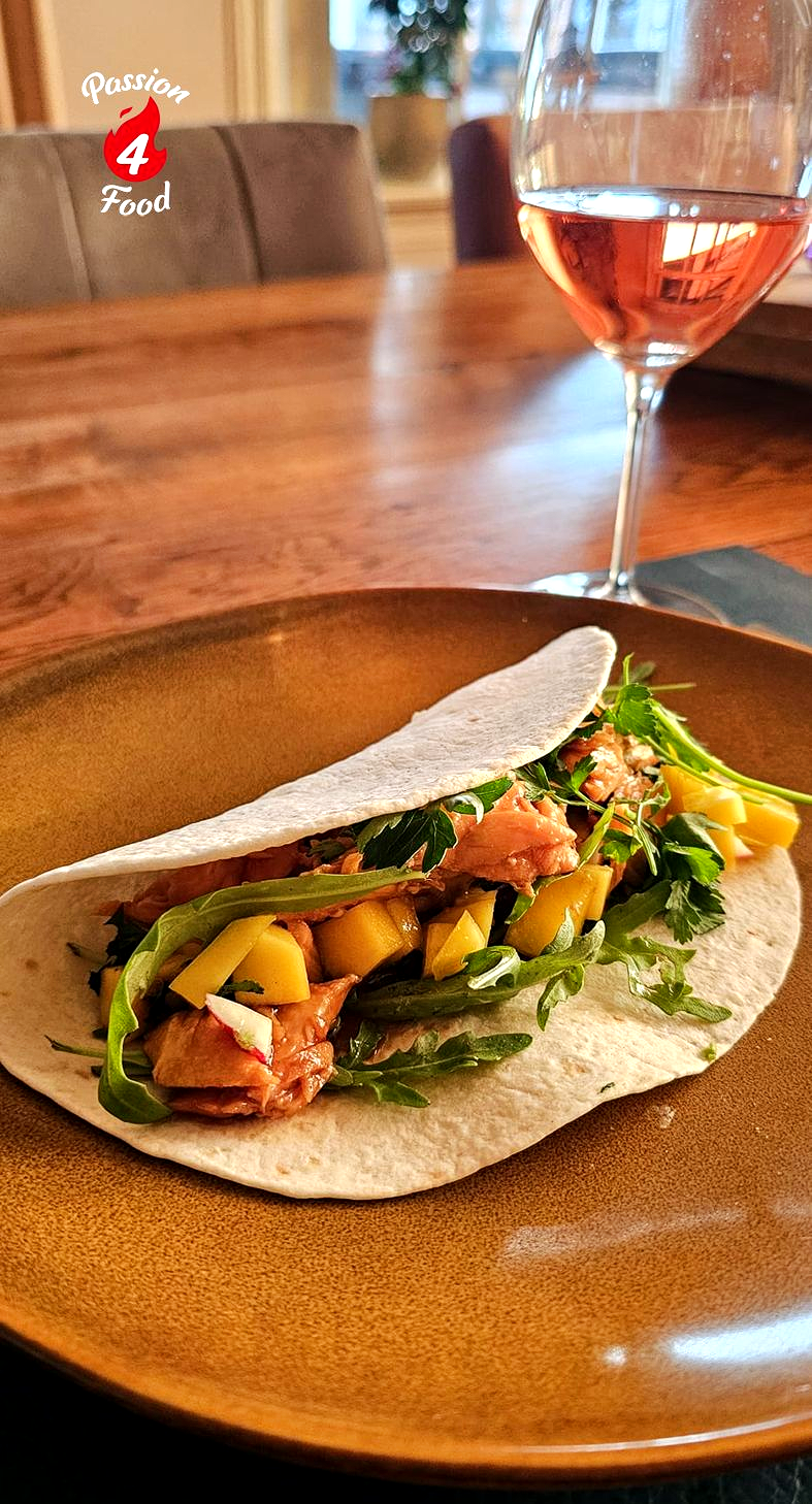 Tortilla met Pulled- Zalm en Mangosalsa