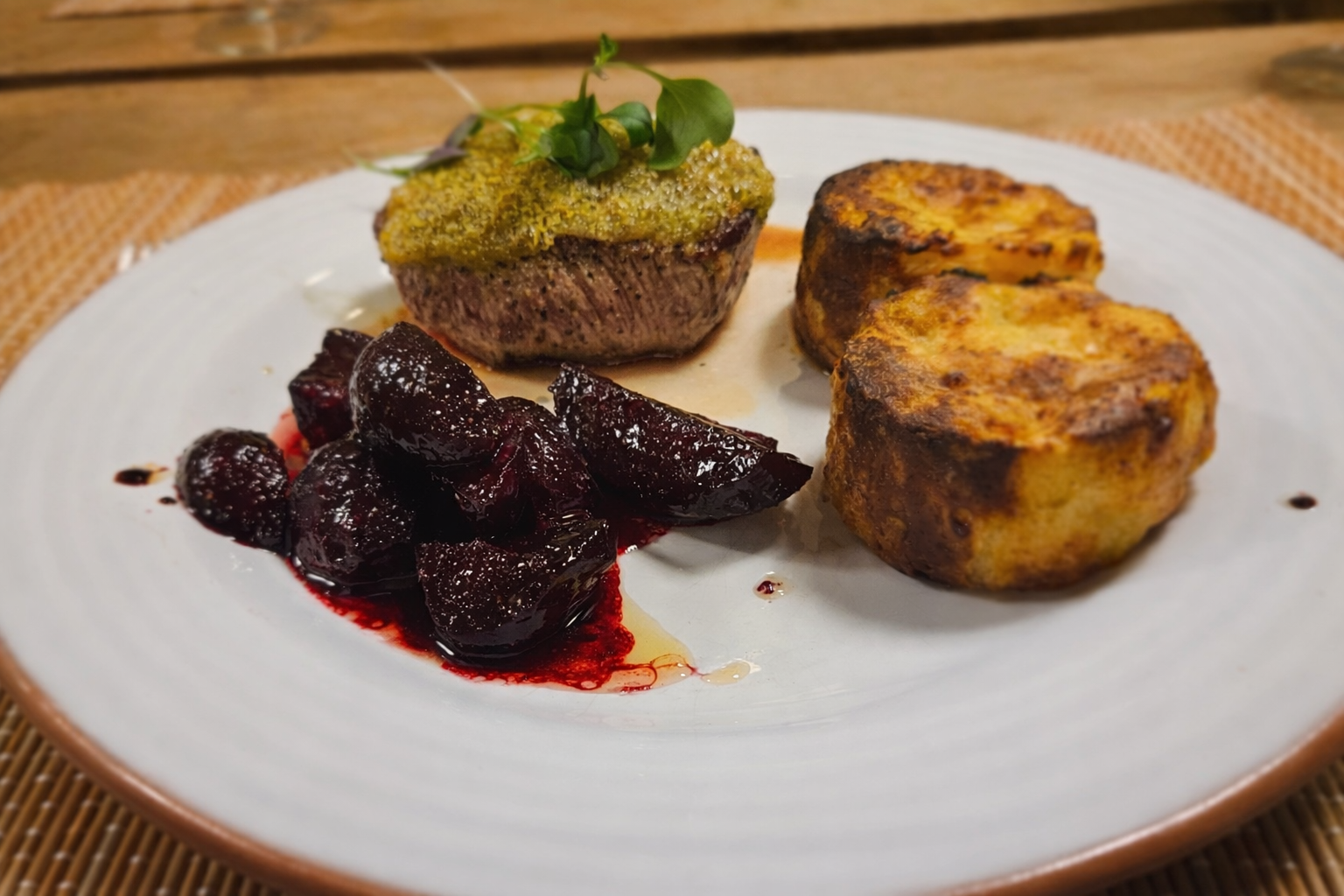 Tournedos met zuurdesem croute en rode biet