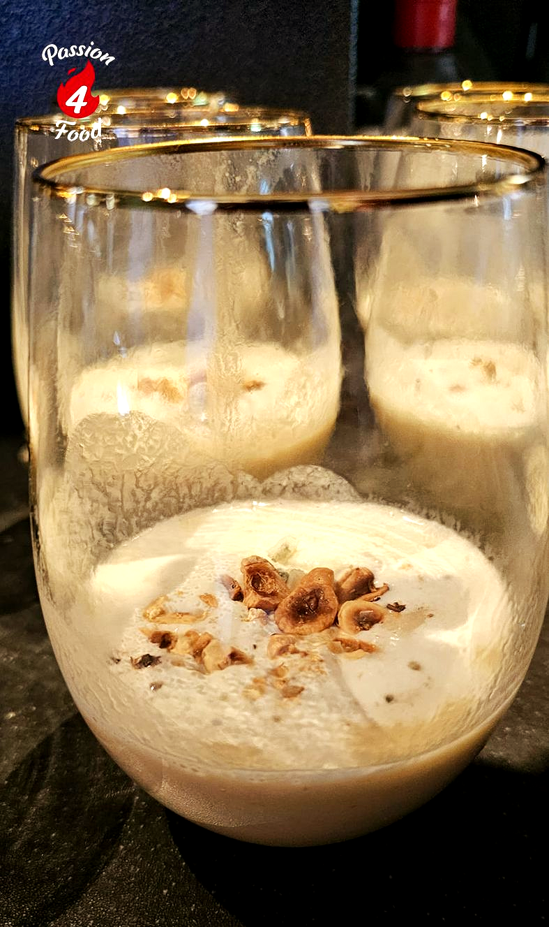 Witlof-cappuccino met roquefort en gebrande hazelnoot