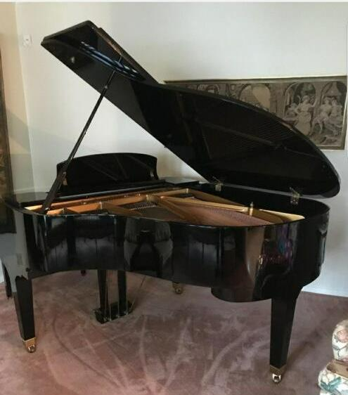 Piano Lifting — Spring, TX — Advanced Apartment Movers Piano Lifting — Spring, TX — Advanced Apartment Movers