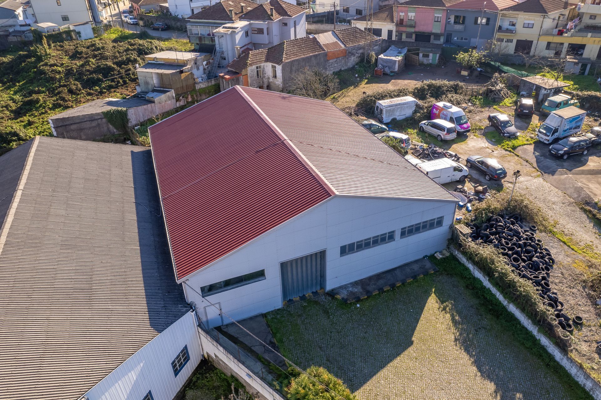 Instalação de 560m² Telhado Sandwich 5 Ondas