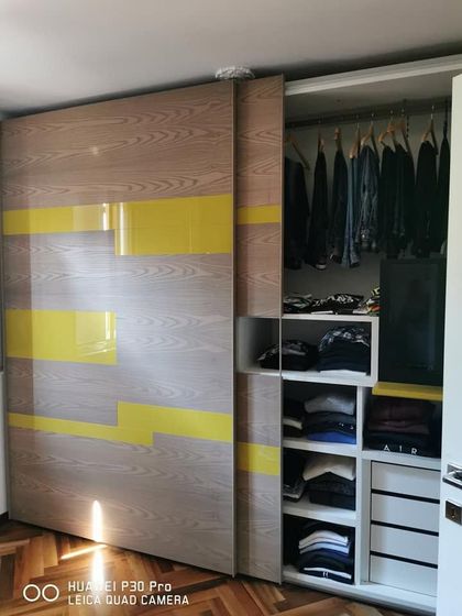 Interno del negozio con staff