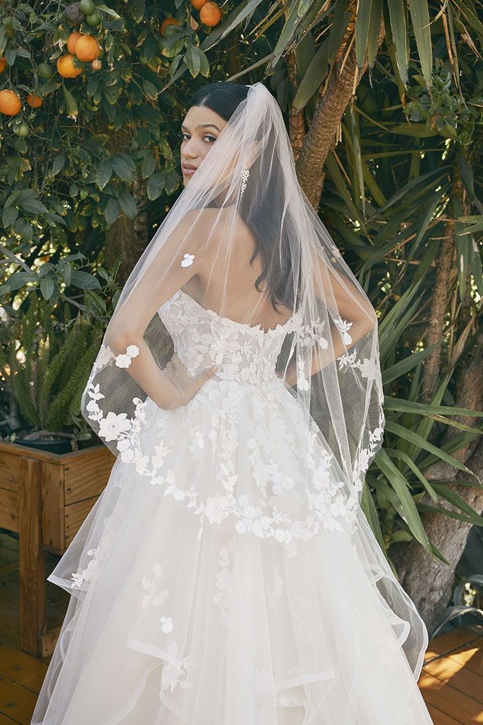 1V193LB Floral Lace Fingertip Veil