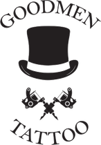 Logo di Goodmen Tattoo con un cappello a cilindro nero e macchinette per tatuaggi incrociate su sfondo bianco.