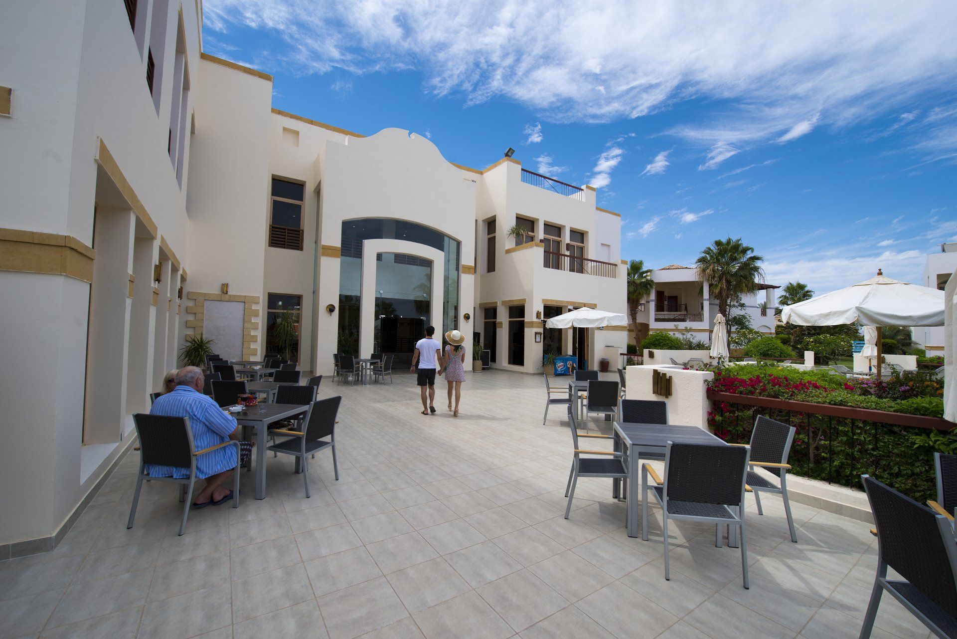 Open-air lobby Amphoras Blu 