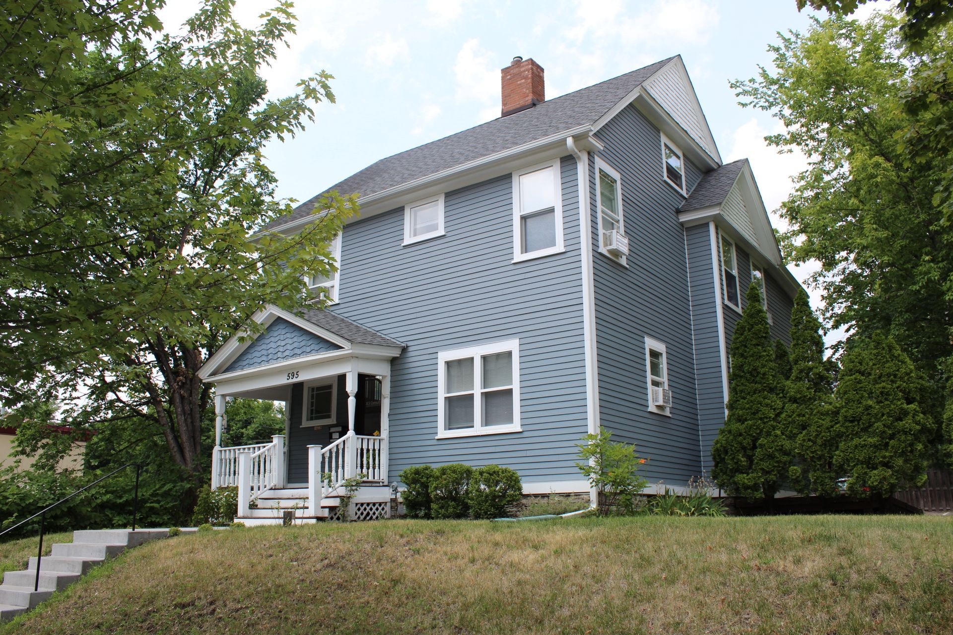 595 Selby Avenue