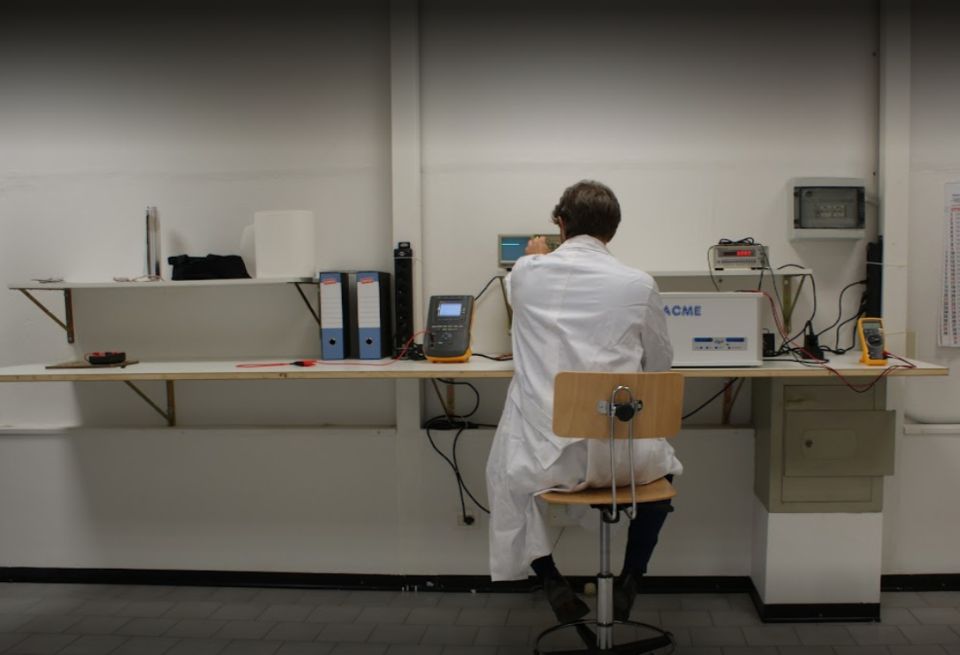 Laboratorio per la produzione di elettromedicali