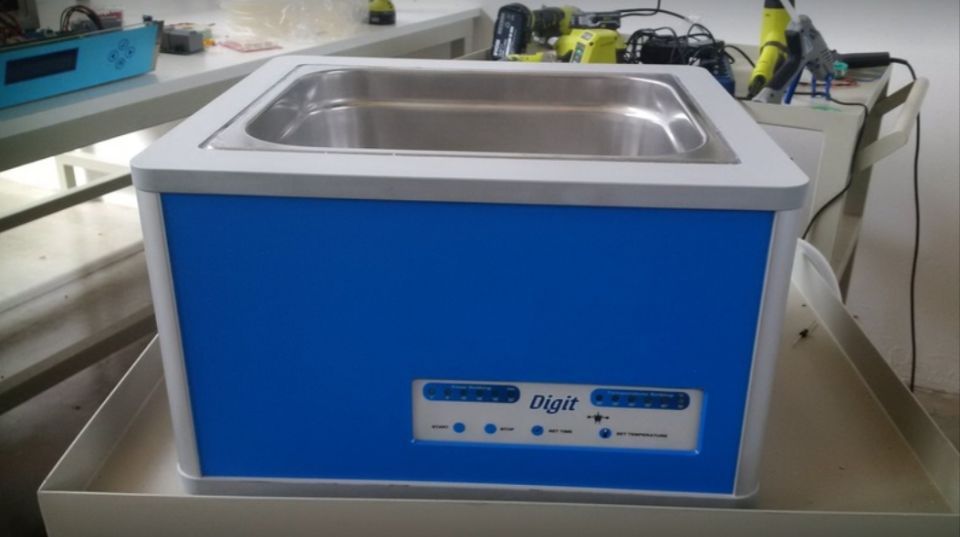 Vasca per la sterilizzazione di strumenti medici