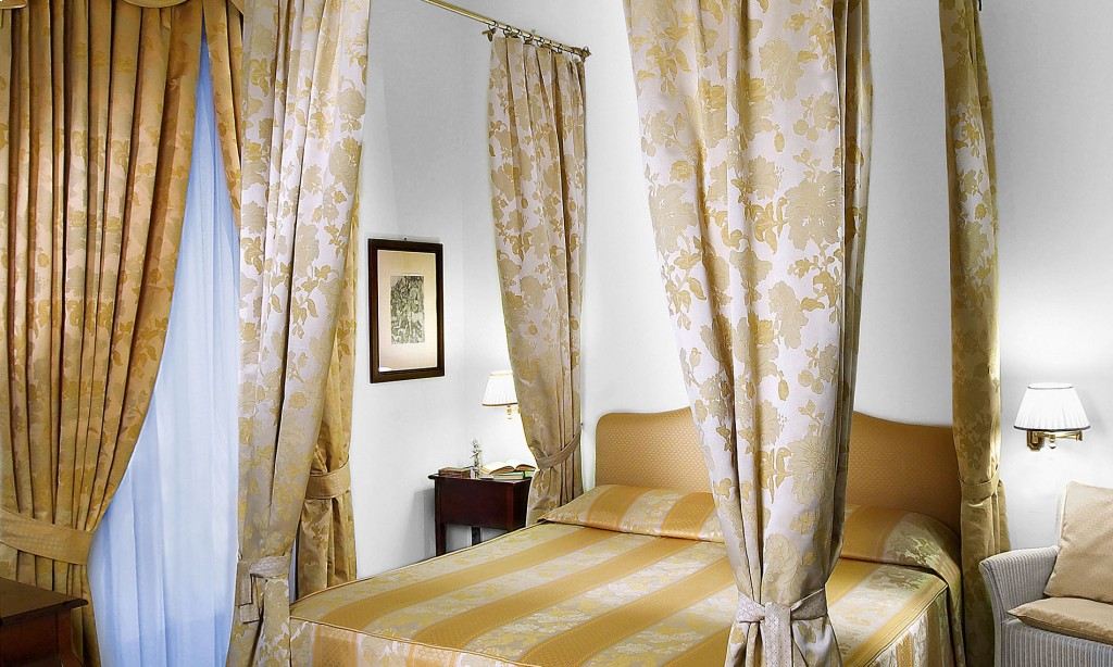 Letto a baldacchino