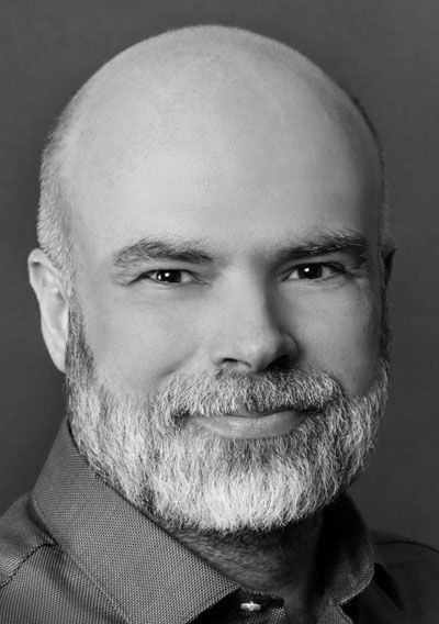 Portrait d'Olivier Azpiroz, directeur commercial B2B spécialisé en Business Units, Go-to-Market et partenariats stratégiques.