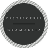 Logo della Pasticceria Gramuglia in grigio e bianco con bordo a strisce circolari e testo centrato