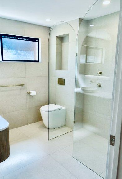 larger tiles -floor and wall|-seamless look  ensuite