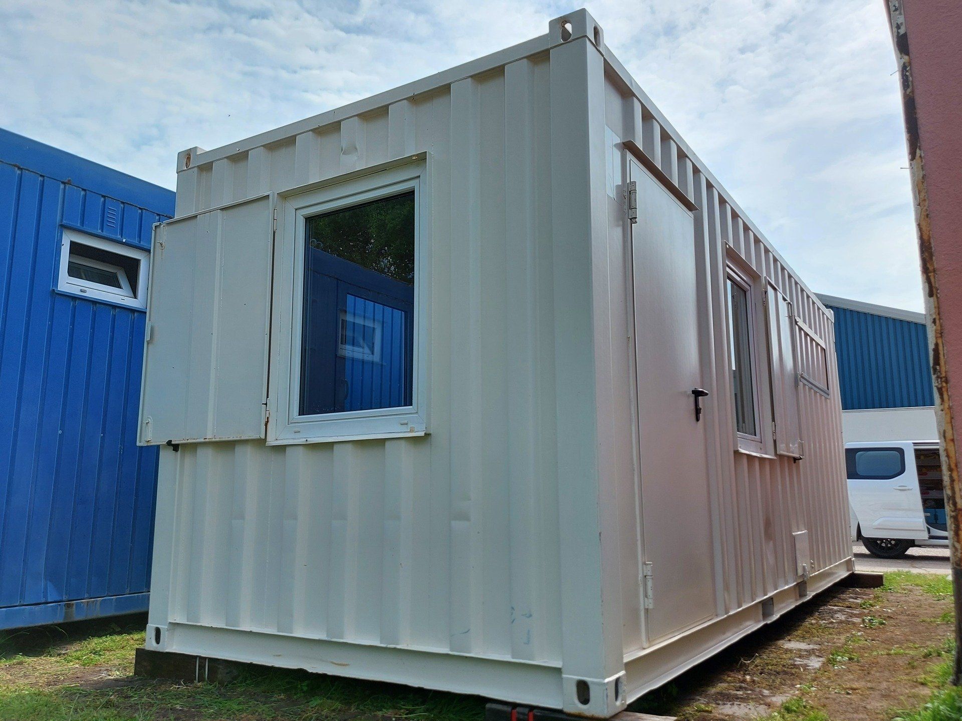 Combinatie-container met luiken
