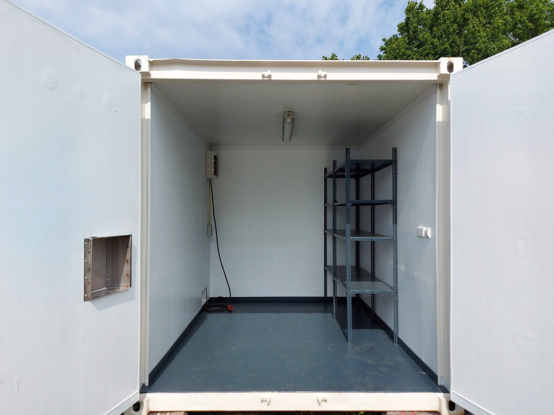 Combi-container met stelling