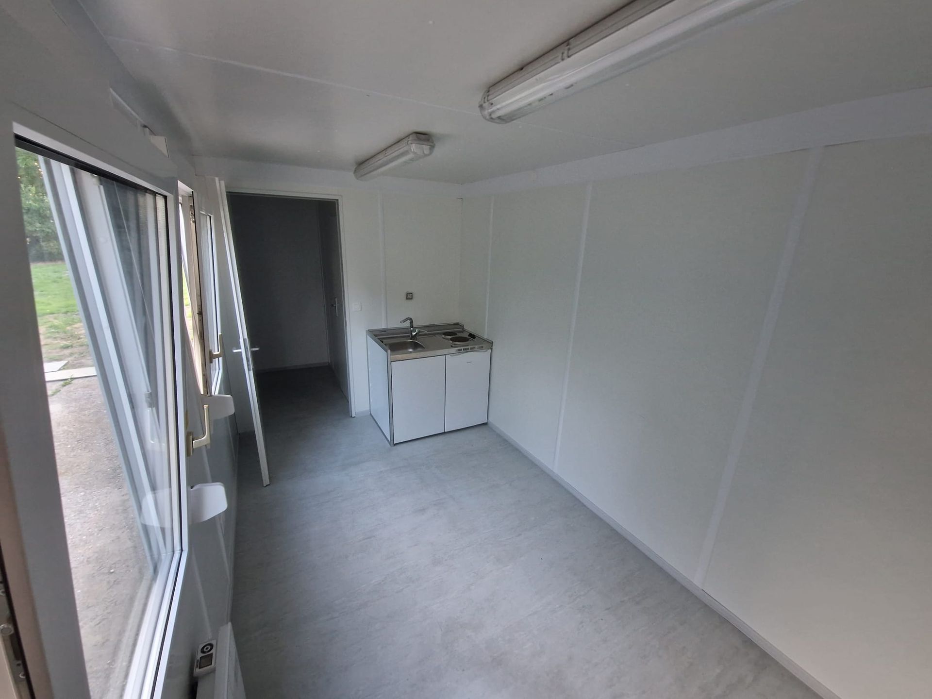 20ft unit met keuken en toilet