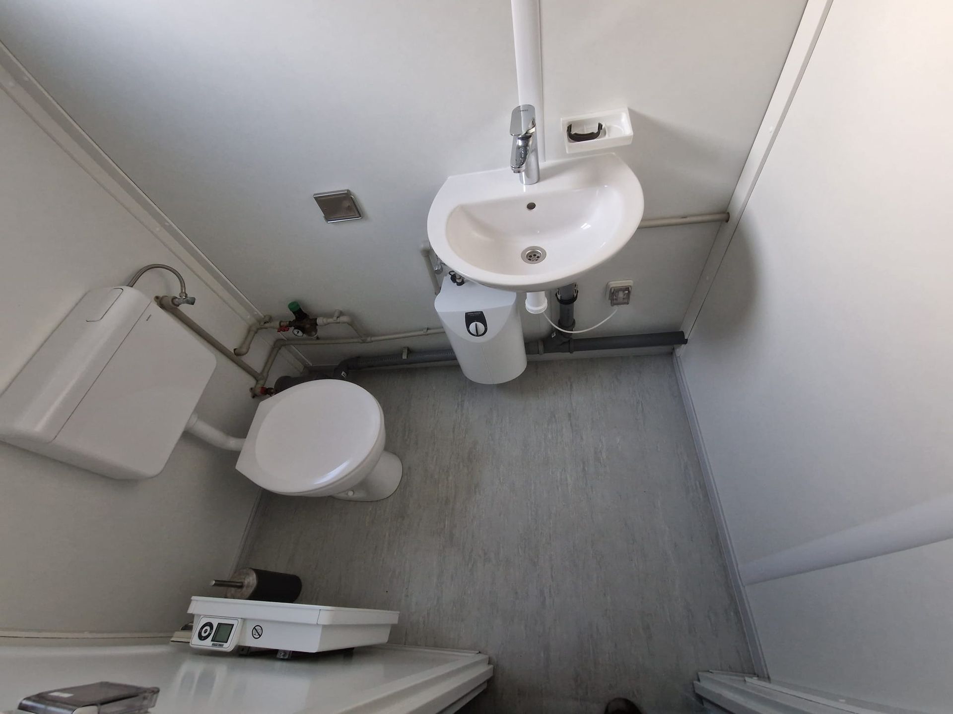 20ft unit met toilet
