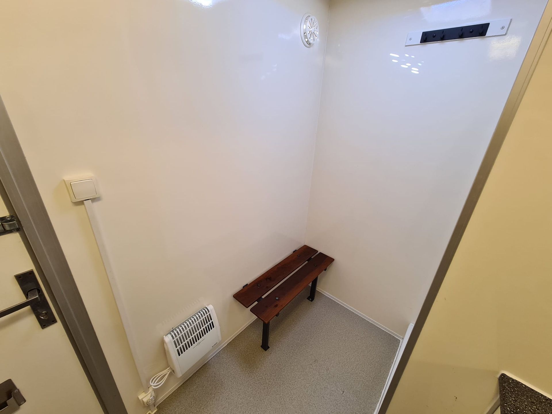 Mobiele badkamer binnekant 
