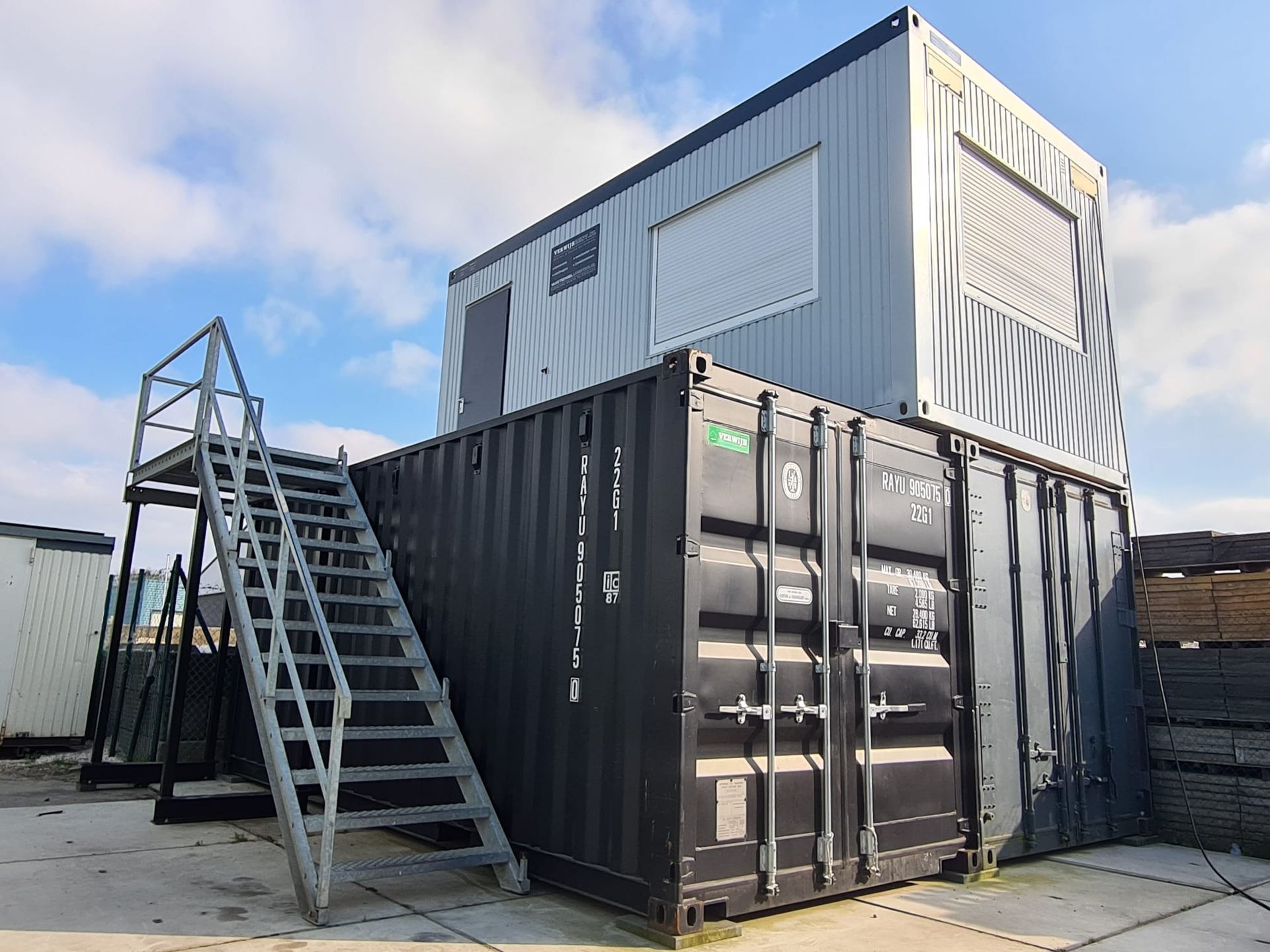 Containertrap huren