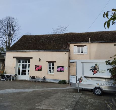 restaurant les lutins joyeux yevre-le-chatel pithiviers gâteau crêpes galettes apéro apéritif amandes atelier gastronomie,l'authentique pithiviers,
pithi-colziel colza miel 
cavalier cheval randonnée GR32 GR655Est