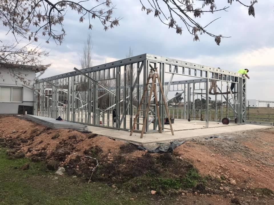 Vivienda construida con sistema Steel Frame por FD Fabre Ingeniería, obra sustentable y eficiente.