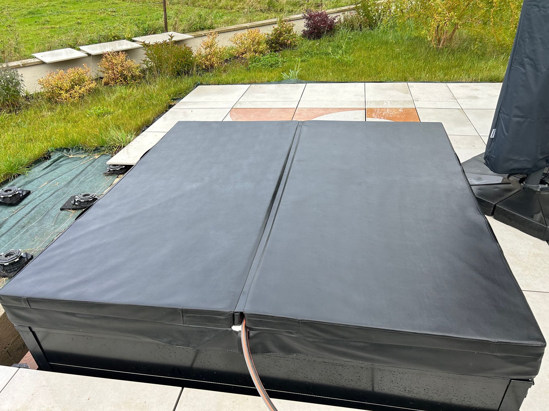 Couverture de spa noire