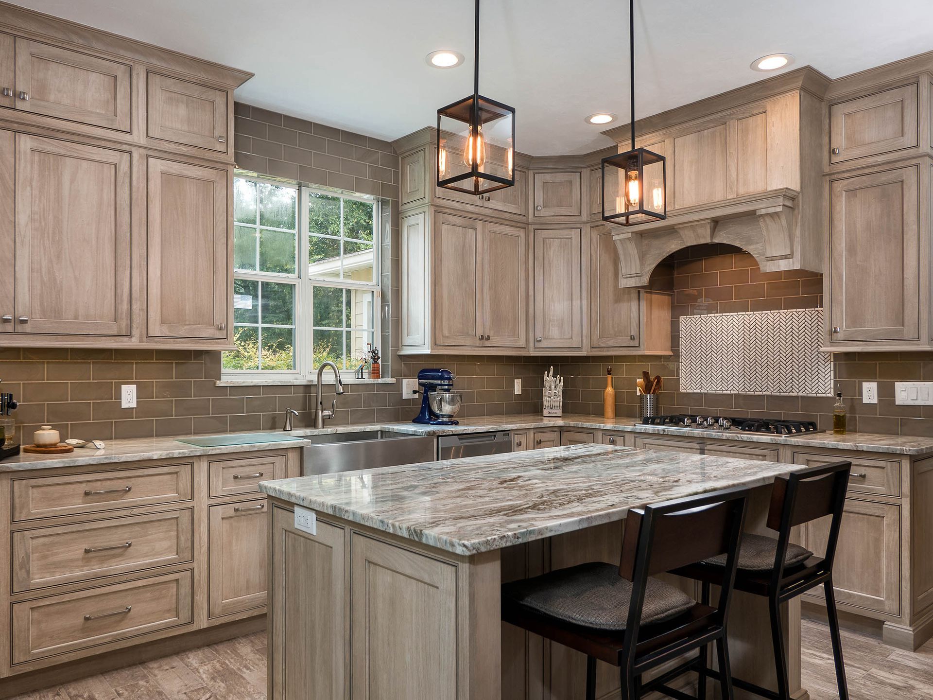 Should Kitchen Cabinets Go All the Way to the Ceiling