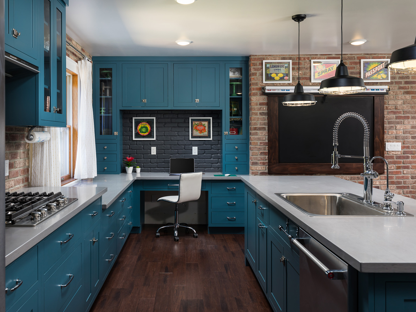Acrylic vs. Laminate Cabinets: Which Finish Performs Better?