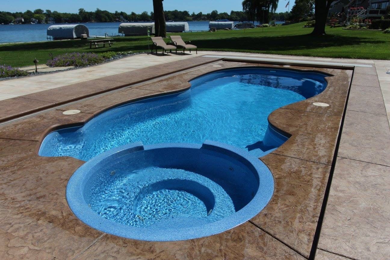 Outdoor In-ground pool with hot tub and cover